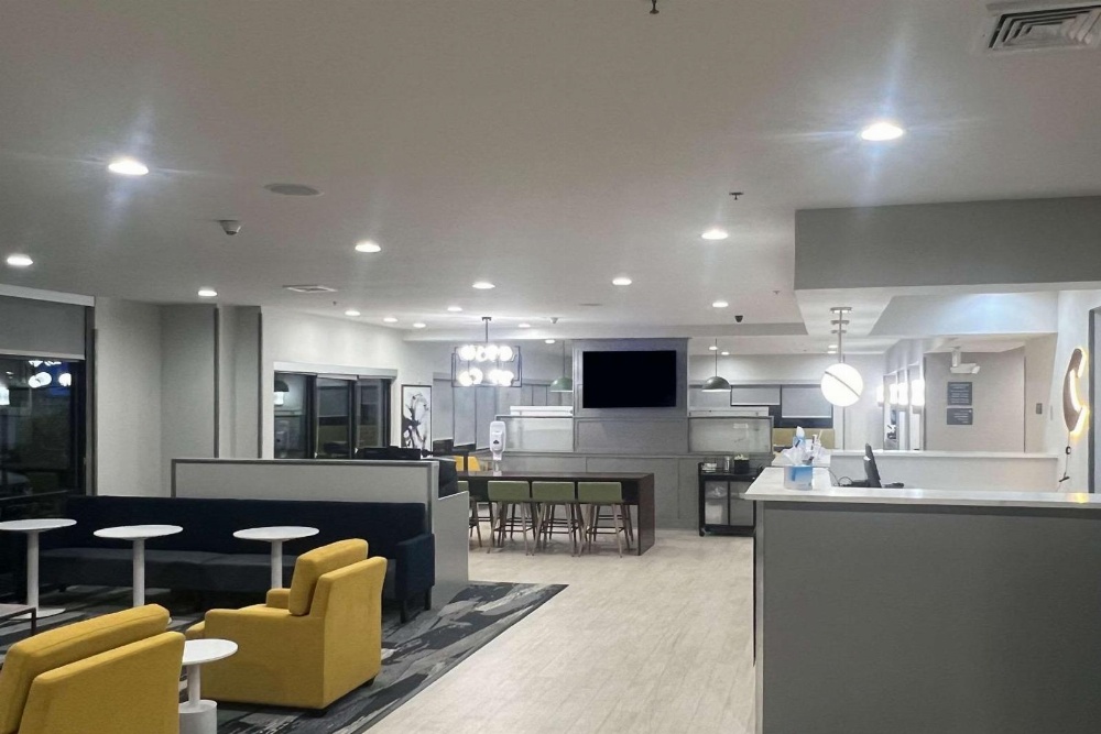 King Suite with Sofabed - Accessible Tub - Non Smoking