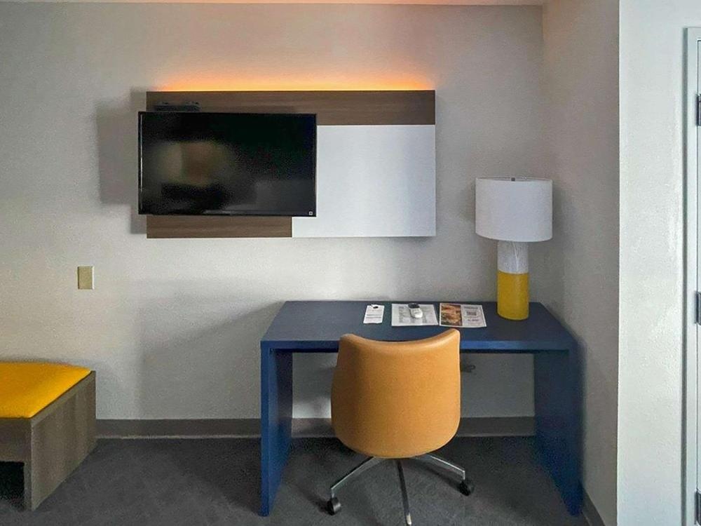 Springdale Inn & Suites